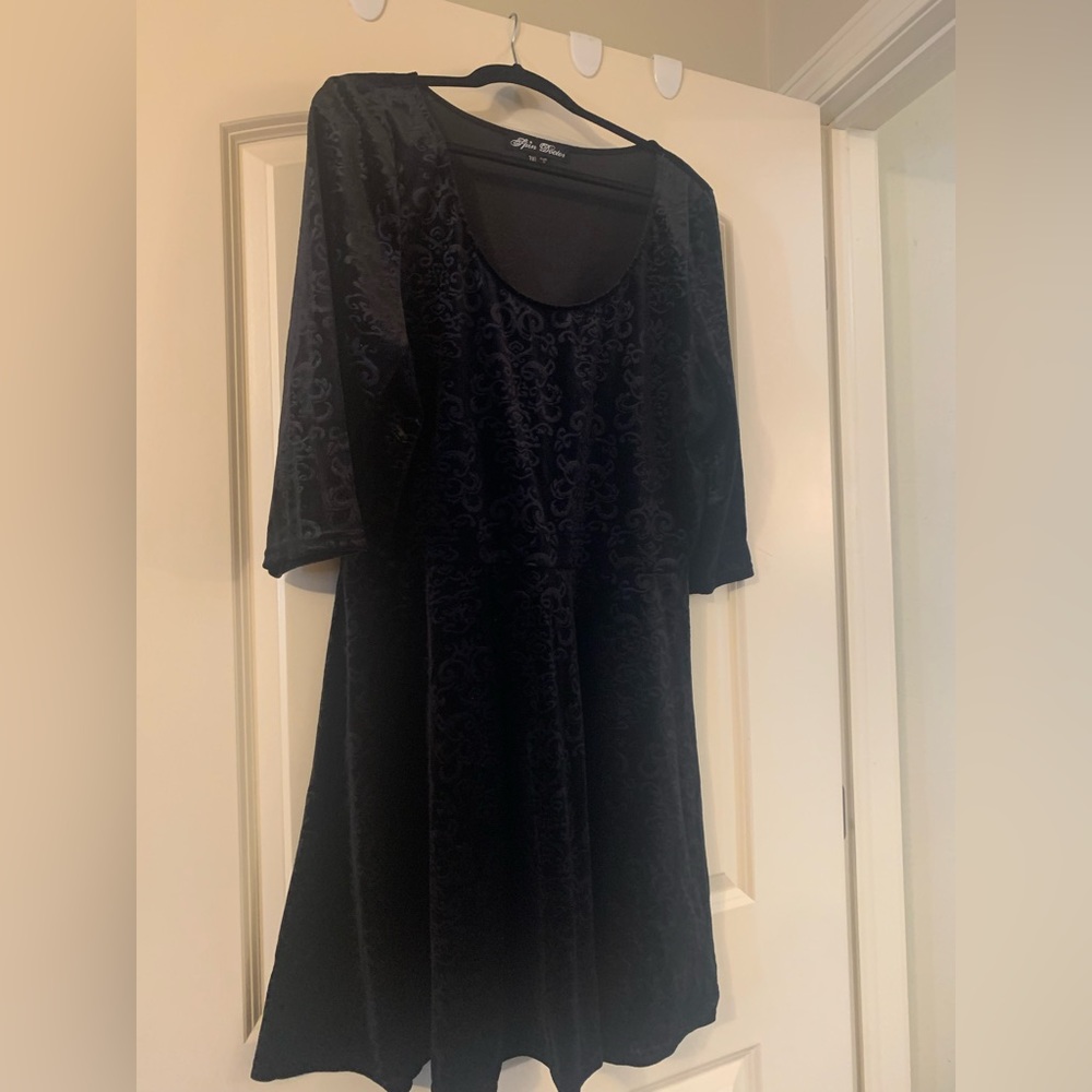 Dark-Hearted Valentine Needed for Black Velvet Hell Bunny Mini Dress